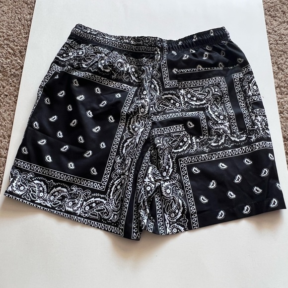 Shorts - Picture 3 of 3